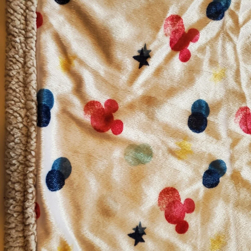 Walt Disney Hidden Mickey Plush Mickey‎ Mouse White Multicolor Blanket 29